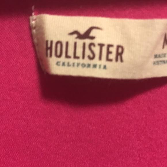 Hollister hot pink round neck pocket t-shirt. Size medium - Picture 2 of 3